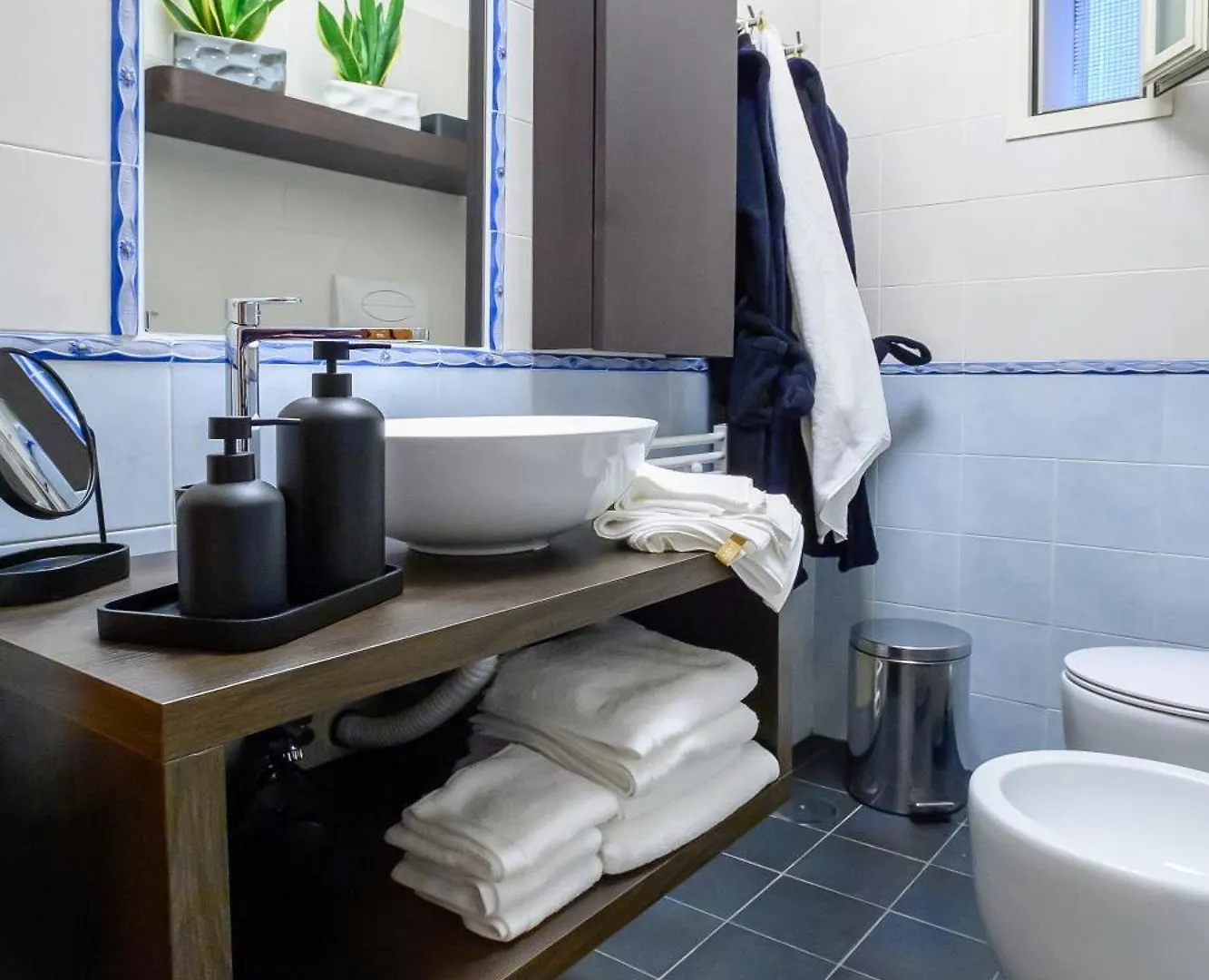 Caracciolo Deluxe Suite - Chiaia Lungomare Naples Italy